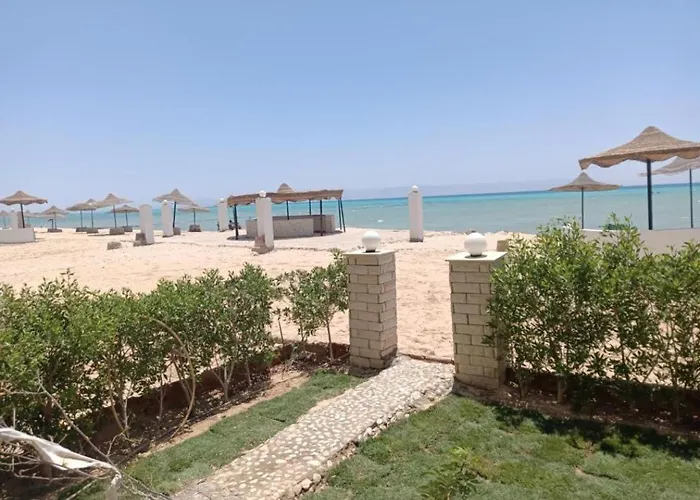 علي البحر صف أول بحديقة خاصة بمنتجع براس سدر Direct Sea View Ras Sedr
