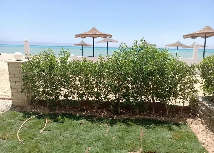 Apartment علي البحر صف أول بحديقة خاصة بمنتجع براس سدر Direct Sea View *