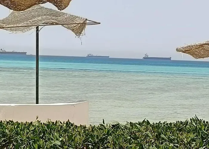 Apartment علي البحر صف أول بحديقة خاصة بمنتجع براس سدر Direct Sea View *