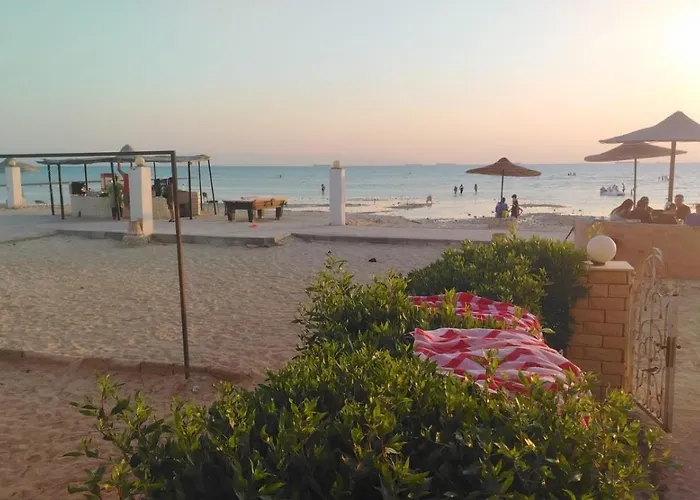 علي البحر صف أول بحديقة خاصة بمنتجع براس سدر Direct Sea View Apartment