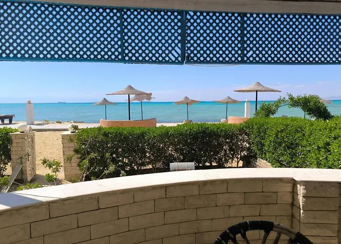 علي البحر صف أول بحديقة خاصة بمنتجع براس سدر Direct Sea View Ras Sedr